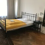 Funci Dancing 6 Apartment