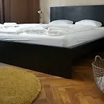 Funci Dancing 6 Apartment